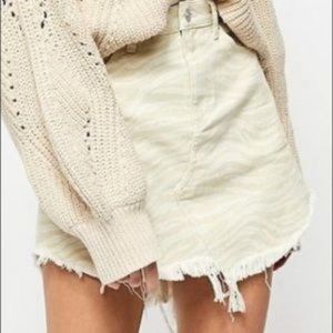 NWT FREE PEOPLE Bailey ivory zebra printed frayed hem denim mini skirt